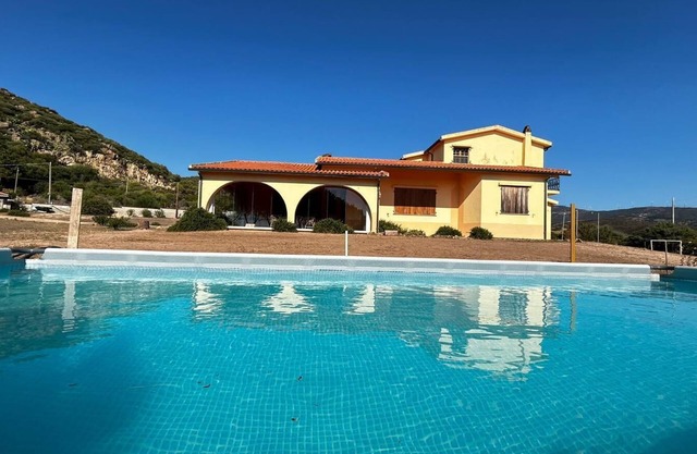 Gran villa con vistas al mar y las montañas para una relajación total en total libertad.