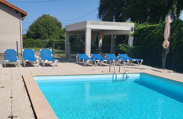 Spacious villa with pool, close to the sea