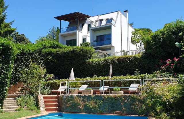 Villa modernista con piscina privada en Roma a 20 minutos de distancia con vistas al parque nacional