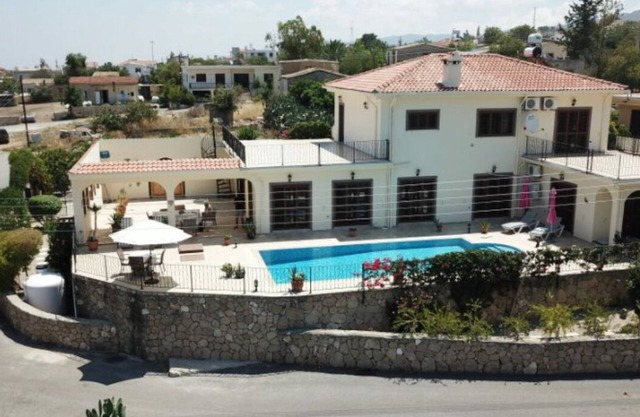 Spacious Villa With Private Pool, sea and Mountain View