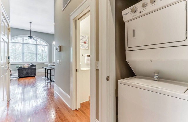 Spacious, Walkable & Cozy with lots of Space! King and Queen beds