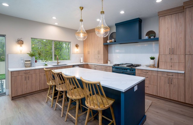 Actualizado y moderno Wasatch Valley Home. Cerca de servicios, restaurantes.