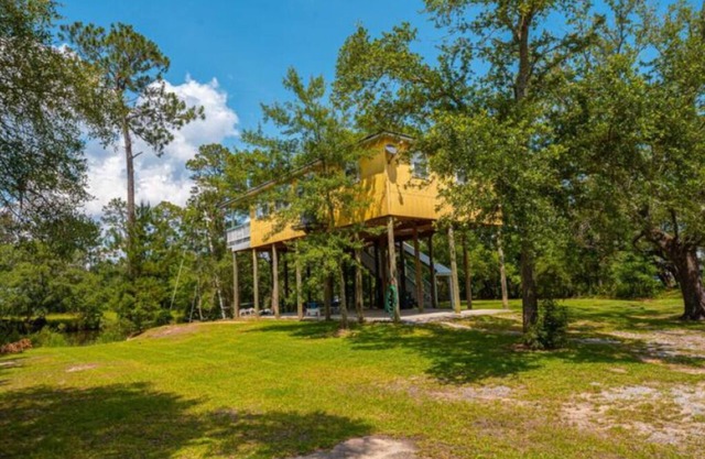 Spacious Waterfront Treehouse 2BR & 2Baths