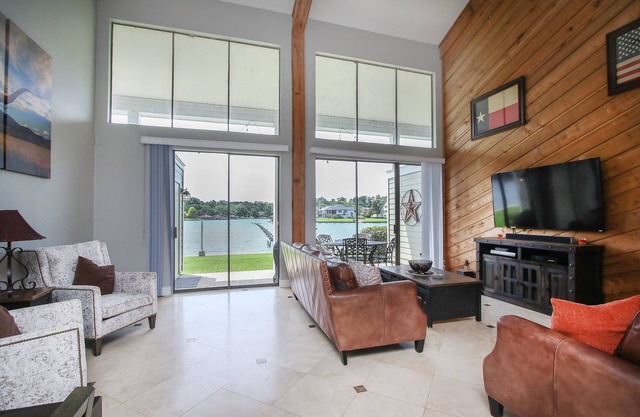 Amplio condominio waterfronont en el lago Conroe