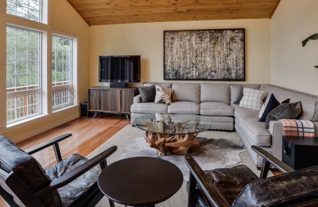 Spacious Waterfront Family Cottage