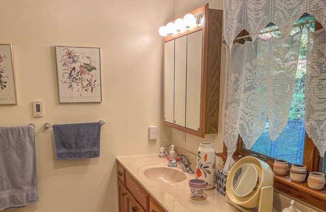 Spacious waterfront home.! Near Notre Dame, Lake Michigan,Golf Courses ,Wineries