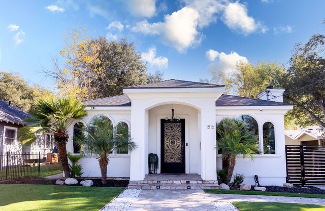 Spacious, Well-Appointed, Lux/Modern Touches w/ Pool Table, Ping-Pong & Fire Pit