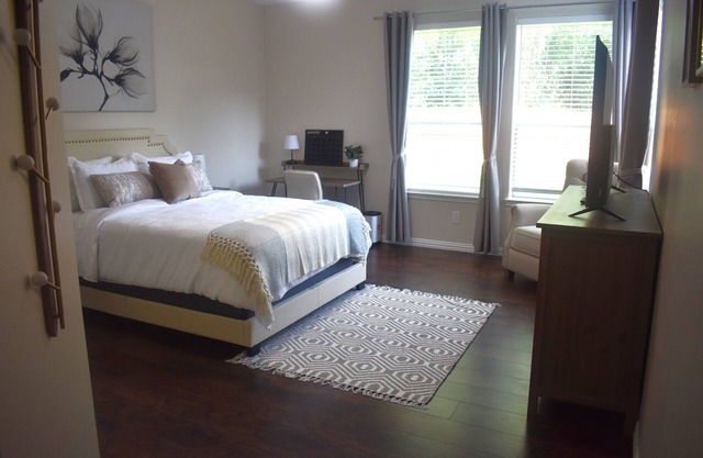 Spacious, west Houston 2-story home with backyard