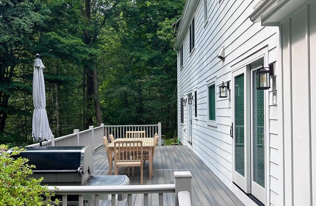 Spacious Westport countryside retreat. Close to beach, downtown, golf and train