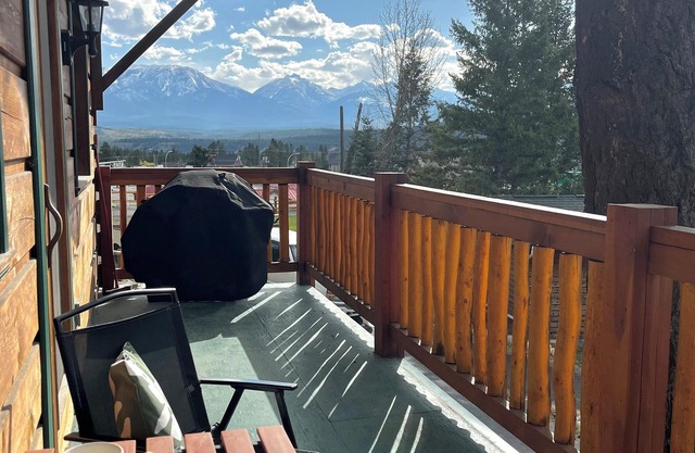 Spacious Wood-Inspired Retreat | Sleeps 4 Comfortably