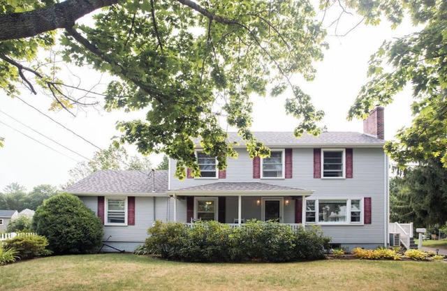 Spacious Yard, Quick Stroll to Long Sands Beach!