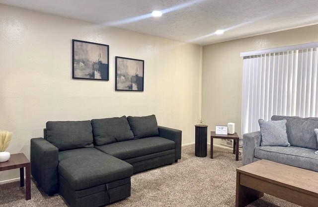 SpaciousHome with King Bed, Game Room & Washer/Dryer