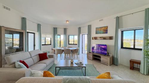 Spaciously Cosy 3BD Accomodation in Ta Xbiex - Yacht Marina & Valletta Views