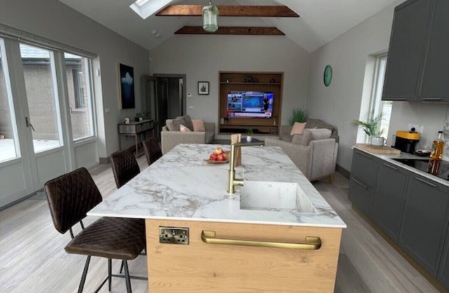 Spanish Point Luxury Seaside home, lovely Infrared Sauna & overlooks golf course