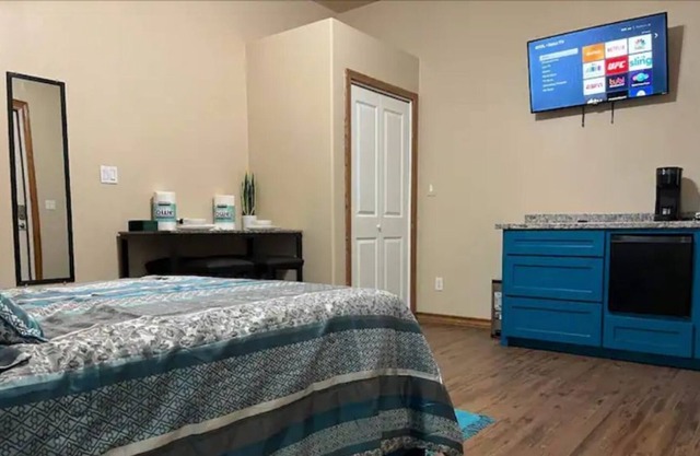 Spanish Style 1 bedroom in the heart of Alamo