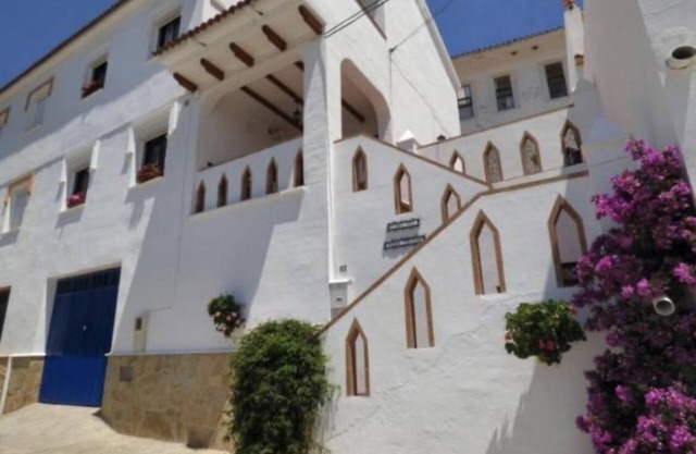 Spanish Village House, natural park behind us and 30min from Beaches. Sleeps 5/6