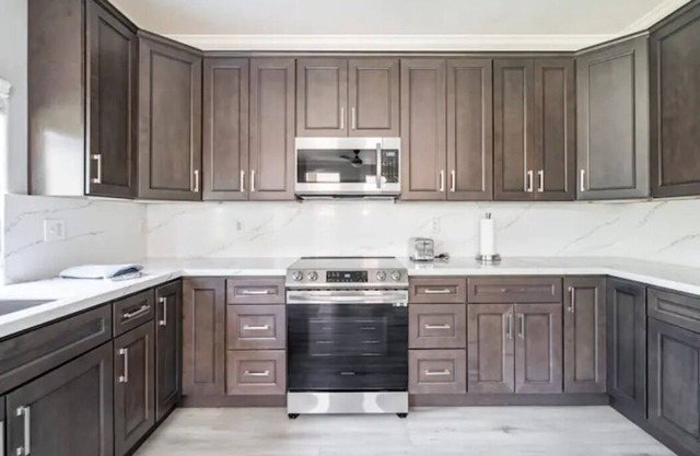 Sparkling Family Home in Clovis --walking distance to restaurants and shopping
