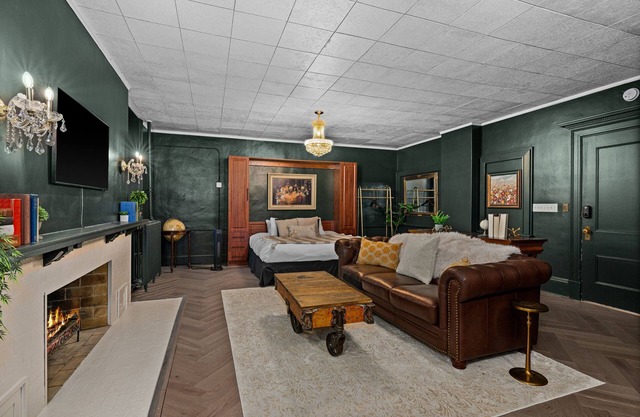 Speakeasy Luxury Lower Level Suite