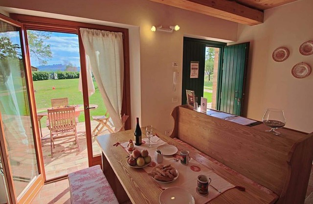 OFERTA ESPECIAL! Encantador piso en Le Marche campo con vistas increíbles y la piscina