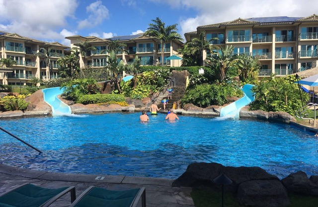 ¡El hermoso Waipouli Beach Front Resort de 5 estrellas en la costa dorada de Kauai!