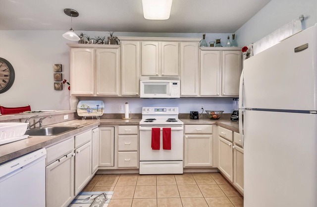 **SPECIALS AVAILABLE NOW!** LINENS & ACTIVITIES INCLUDED*! MINI WEEKS AVAILABLE ALL YEAR!! 4 NIGHT MINIMUM! The Perfect Summer Get-away Destination!