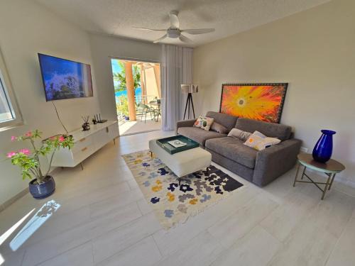 Specious 2 bedroom in Pelican Key near the beach