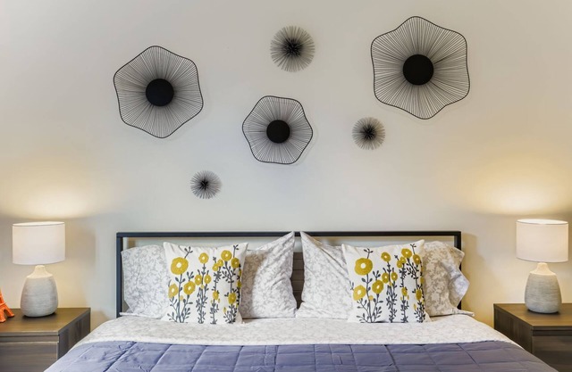 Specious 4-Bedroom house in Seattle- Near Light Rail and UW, Free Parking