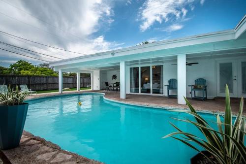 Spectacular Adjoining Homes Waits