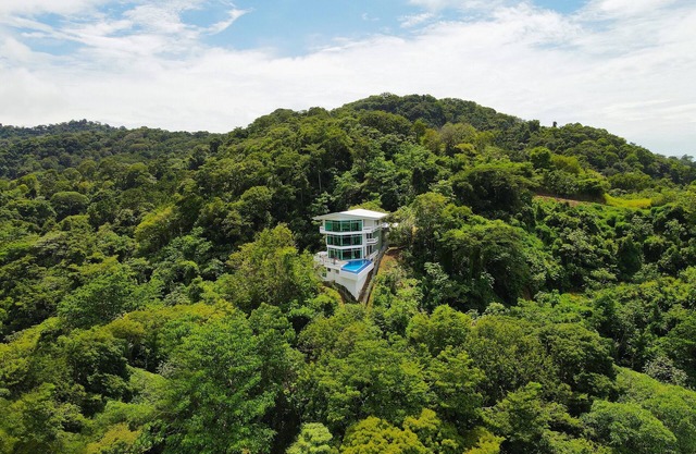 Spectacular Beach House, spacious, Luxury, The Best. 5 bedrooms, 12.000 sqf