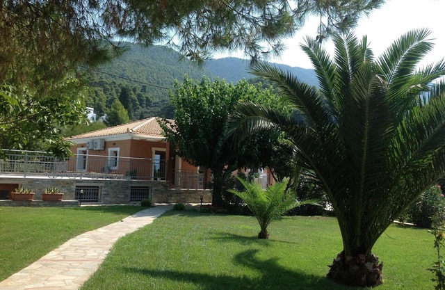 Espectacular villa frente al mar con piscina privada y huertos