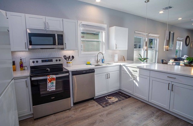 Spectacular Brand New 4BR 2 5BA Near DT Riverwalk