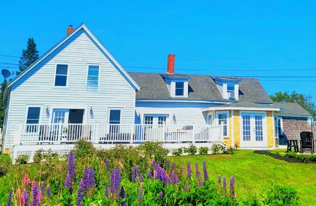 Spectacular Corea Harborside house minutes to Acadia National Park Schoodic Entry
