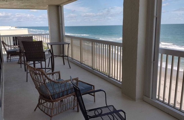 Spectacular direct oceanfront penthouse, corner unit