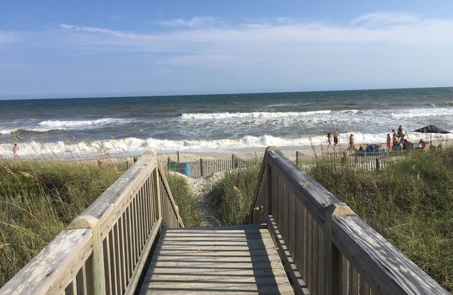 Espectacular Direct Oceanfront 2BR Condo en Emerald Isle NC