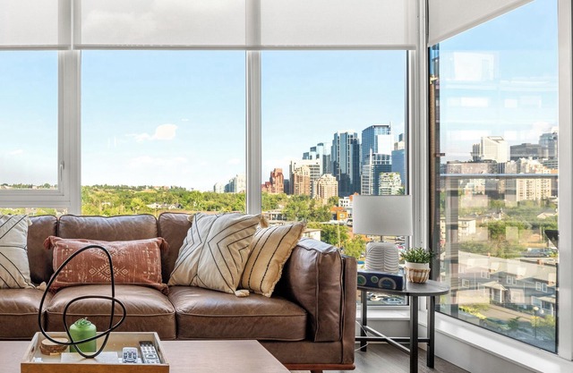 Spectacular Downtown Views w/ Prkg & Cable