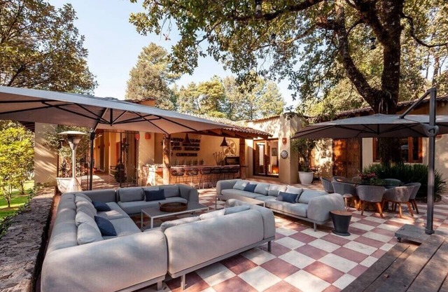 Spectacular House with Jacuzzi and Huge Garden