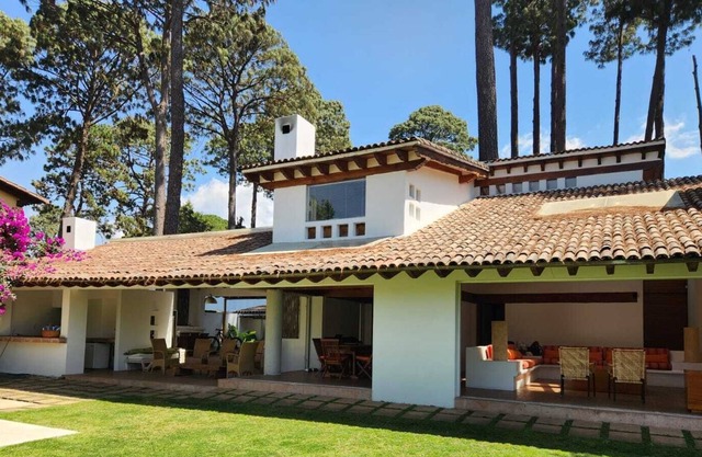 Espectacular casa en Valle con alberca y jacuzzi