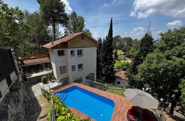 Spectacular house with private pool near Barcelona.