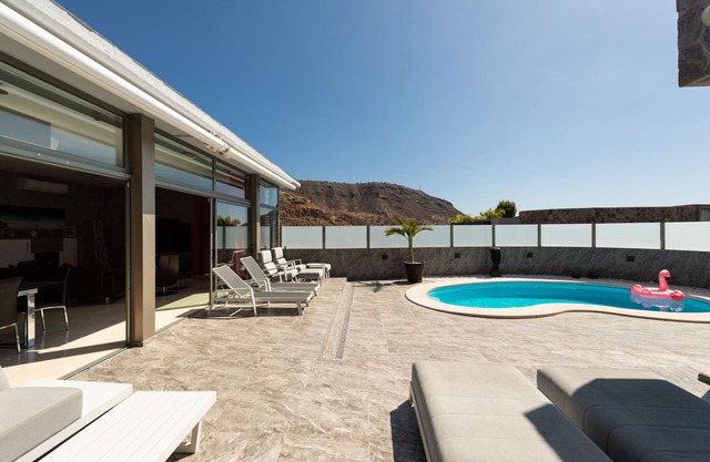 Espectacular casa con piscina privada climatizada en paraíso