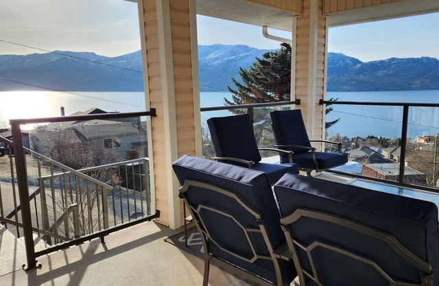 Spectacular Lake Views - Pet Friendly!
