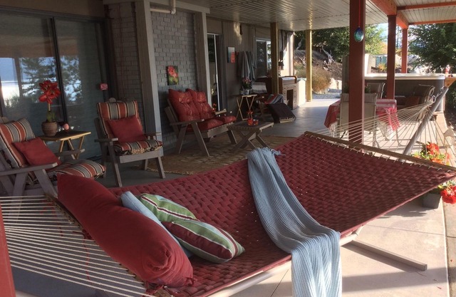 ESPECTACULAR VISTA AL LAGUNA: patio enorme con bañera de hidromasaje, totalmente privado, a pie de playa