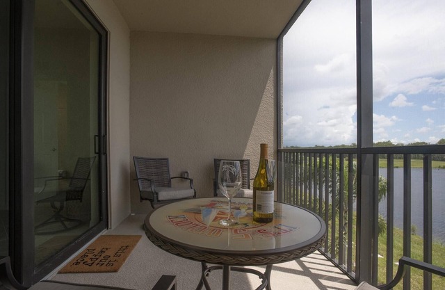 Spectacular luxury condo 2 Bed/2 Bath, 1,239 SF