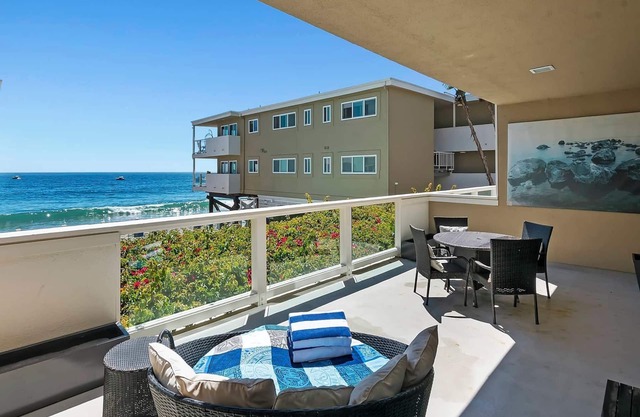¡ESPECTACULAR FRENTE A LA PLAYA DE MALIBU!