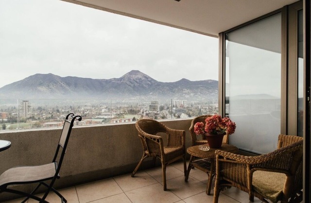 Espectacular vista a la montaña de 1 dormitorio en Las Condes, cerca del Parque Arauco