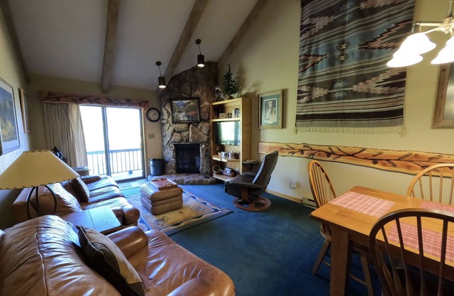 Spectacular Mountain Views! 2 Miles North of Purgatory! Heated Pool !