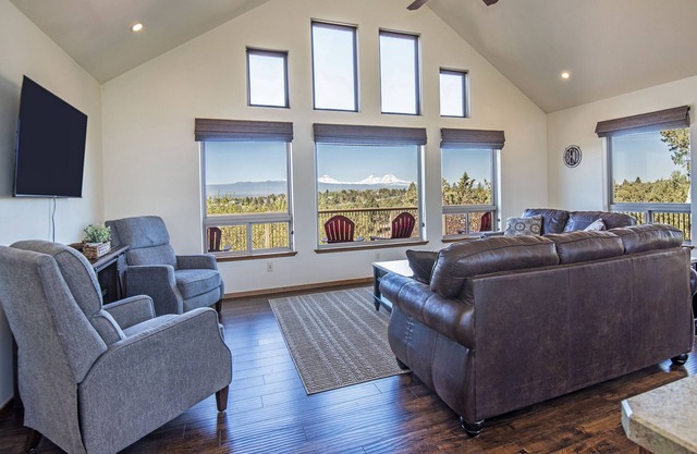 Spectacular Mountain Views Just Outside of Bend