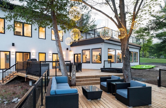 Spectacular Muskoka Lakehouse near Oastler Provincial Park and Rose Point Trail