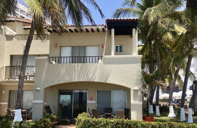 Espectacular villa frente al mar en Ixtapa ... ¡A solo unos pasos de una playa limpia y hermosa!