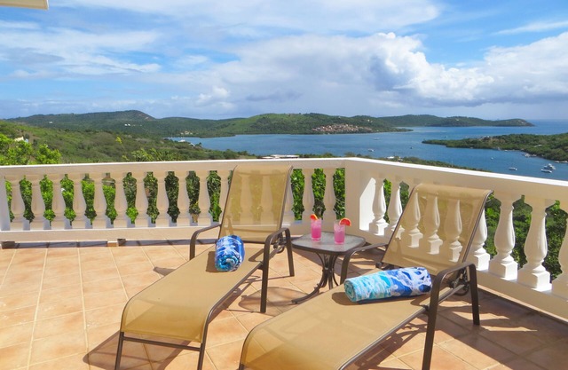 Espectaculares vistas al mar, casa espaciosa y ubicación privada.