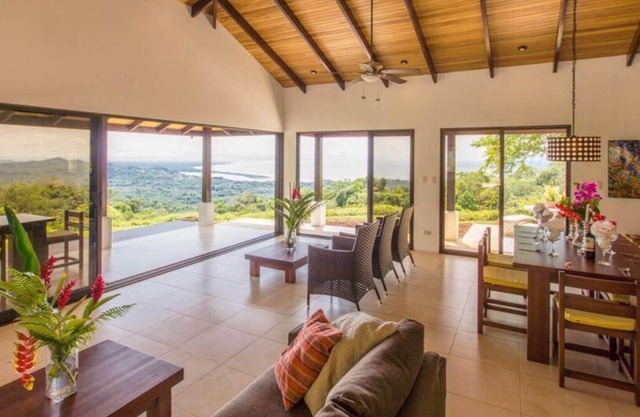 Spectacular Ocean and Mountain Views in the hills above Ojochal